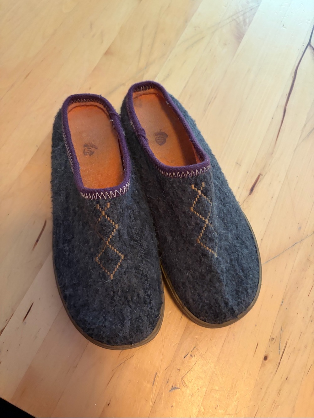 Cozy Gray Wool Slip-On Clogs with Diamond Stitching